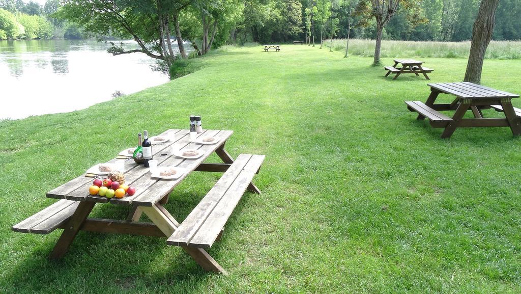 Au Pied Du Chateau - 5 A 11 Personnes - Baignade-Canoe-Piste Cyclable A 100 M Кастельно-ла-Шапель Экстерьер фото